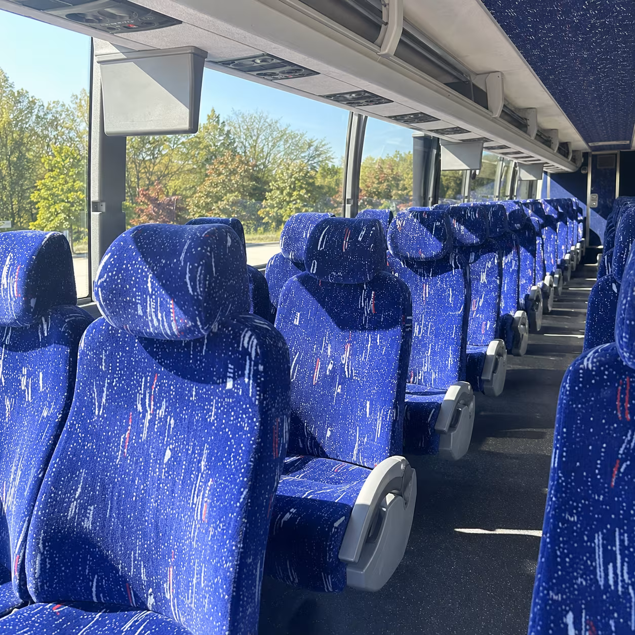 charter buses for monterey bay aquarium field trips from salinas schools