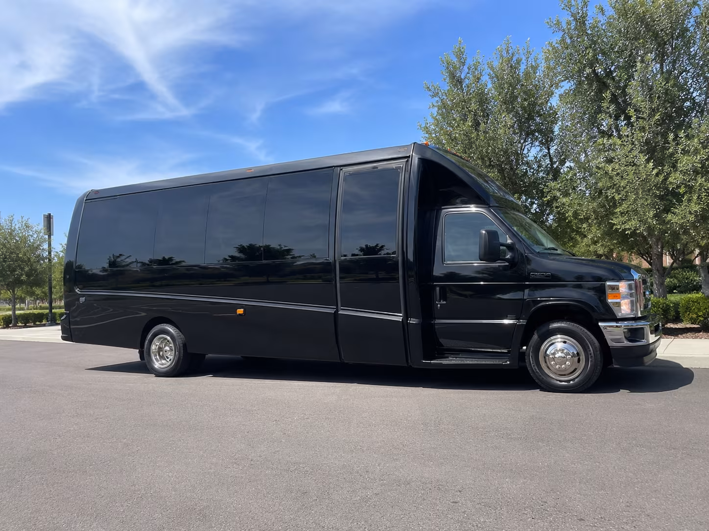 minibus rentals for arroyo seco and hames valley wine tours